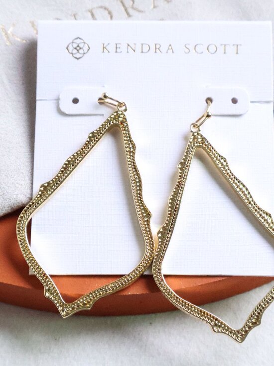 New. Kendra Scott Sophee Gold Drop Earrings - Picture 1 of 2